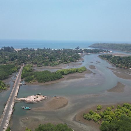 The Mangrove Hotel Achra Kültér fotó