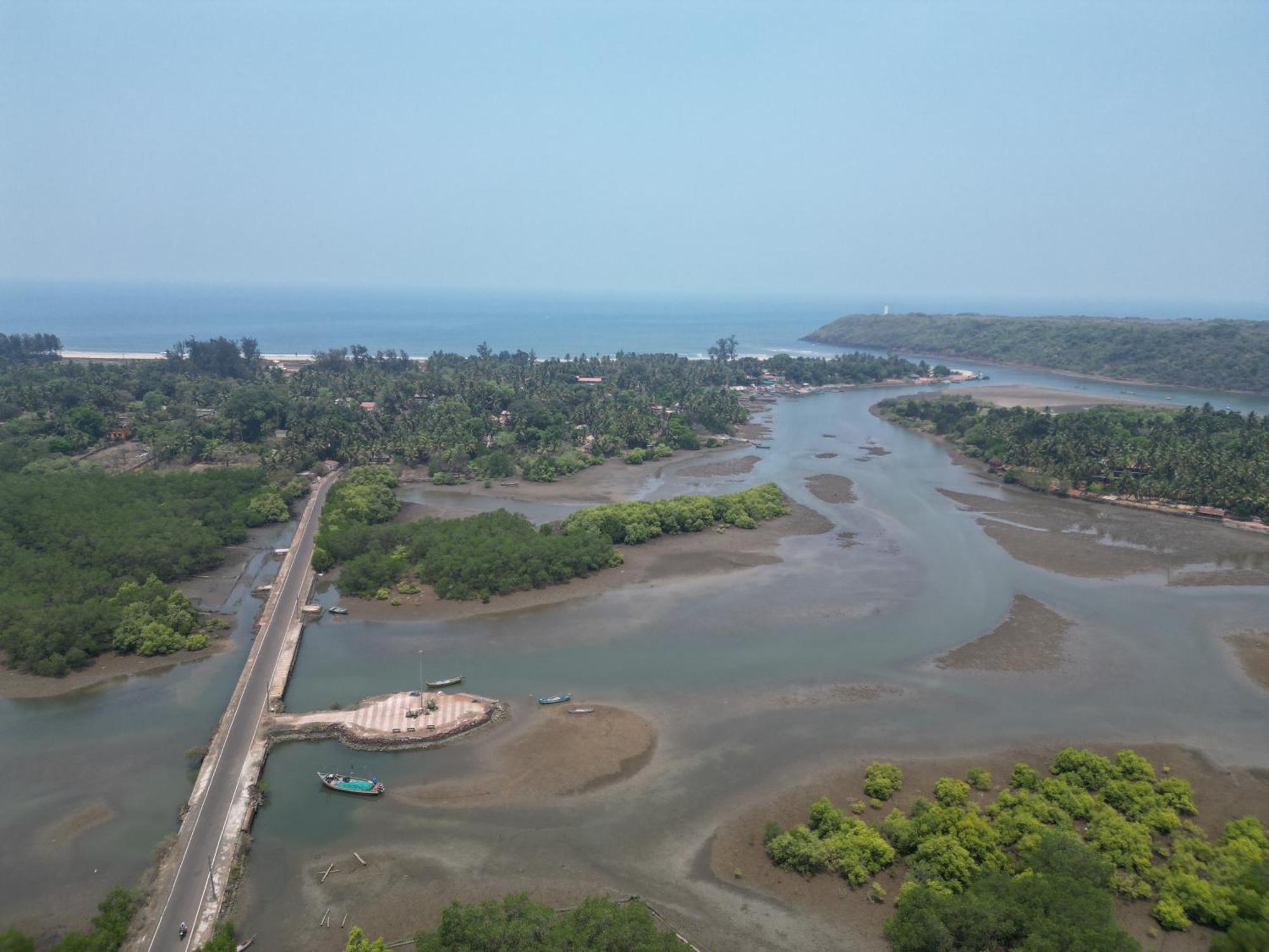 The Mangrove Hotel Achra Kültér fotó